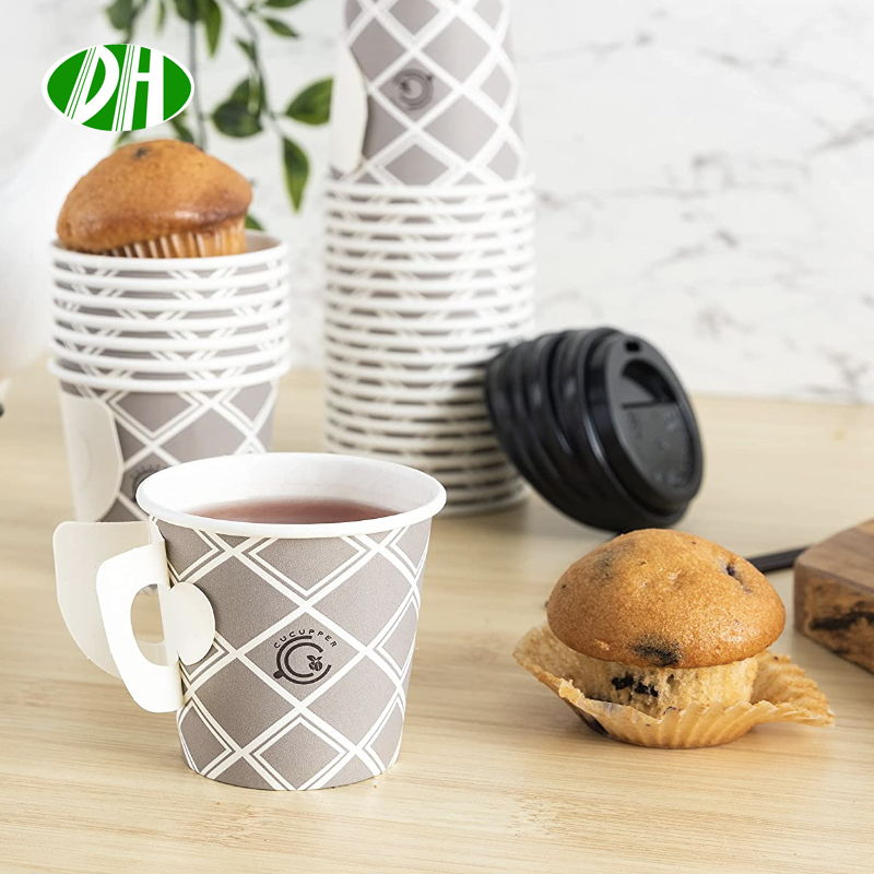 Paper cup with handle